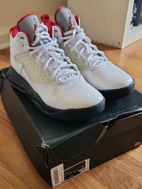 Jordan Maxin 200 Men’s White Black Red Basketball Sneakers